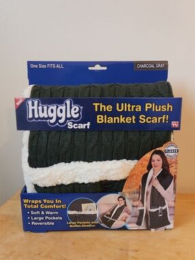 Huggle Scarf New in Box